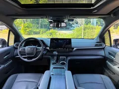 2021 Toyota Sienna 2.5L Hybrid Premium, белый — фото 5