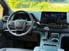 2021 Toyota Sienna 2.5L Hybrid Premium, белый — фото 7