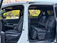 2021 Toyota Sienna 2.5L Hybrid Premium, белый — фото 8