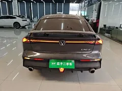 2022 Changan UNI-V 1.5T Premium — фото 6