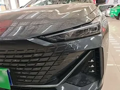 2022 Changan UNI-V 1.5T Premium — фото 24