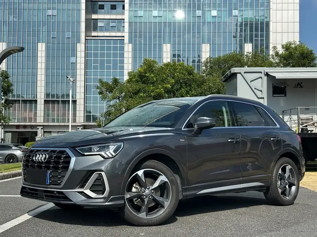 2020 Audi Q3 35 TFSI Fashion Sport