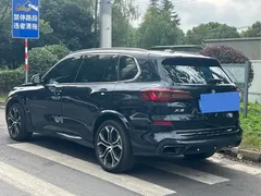 2022 BMW X5 40Li Premium M Sport Package, чёрный — фото 4