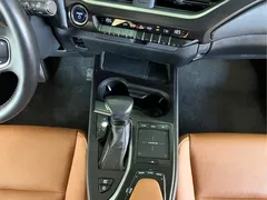 2020 Lexus UX 260h, зелёный — фото 17