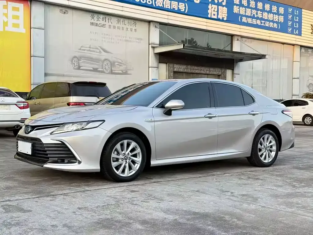 2022 Toyota Camry Hybrid 2.5HE Elite Plus