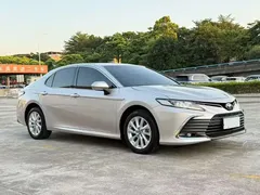 2022 Toyota Camry Hybrid 2.5HE Elite Plus — фото 2