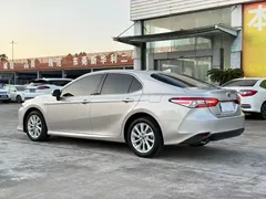 2022 Toyota Camry Hybrid 2.5HE Elite Plus — фото 3