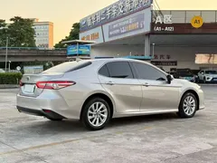 2022 Toyota Camry Hybrid 2.5HE Elite Plus — фото 4