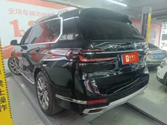 2023 BMW X7 xDrive40i Luxury Package, чёрный — фото 2