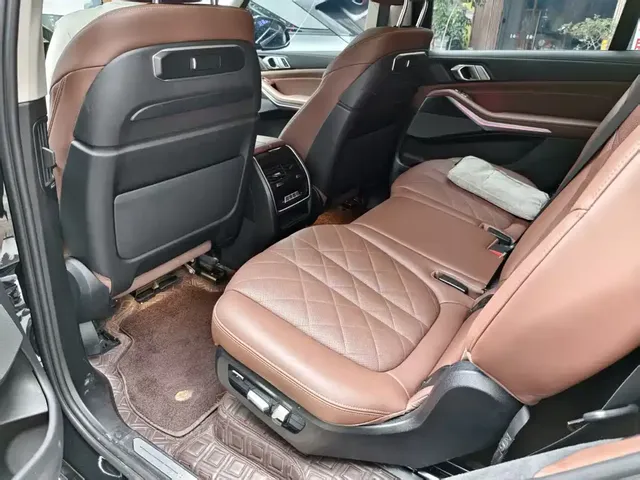 2023 BMW X7 xDrive40i Luxury Package