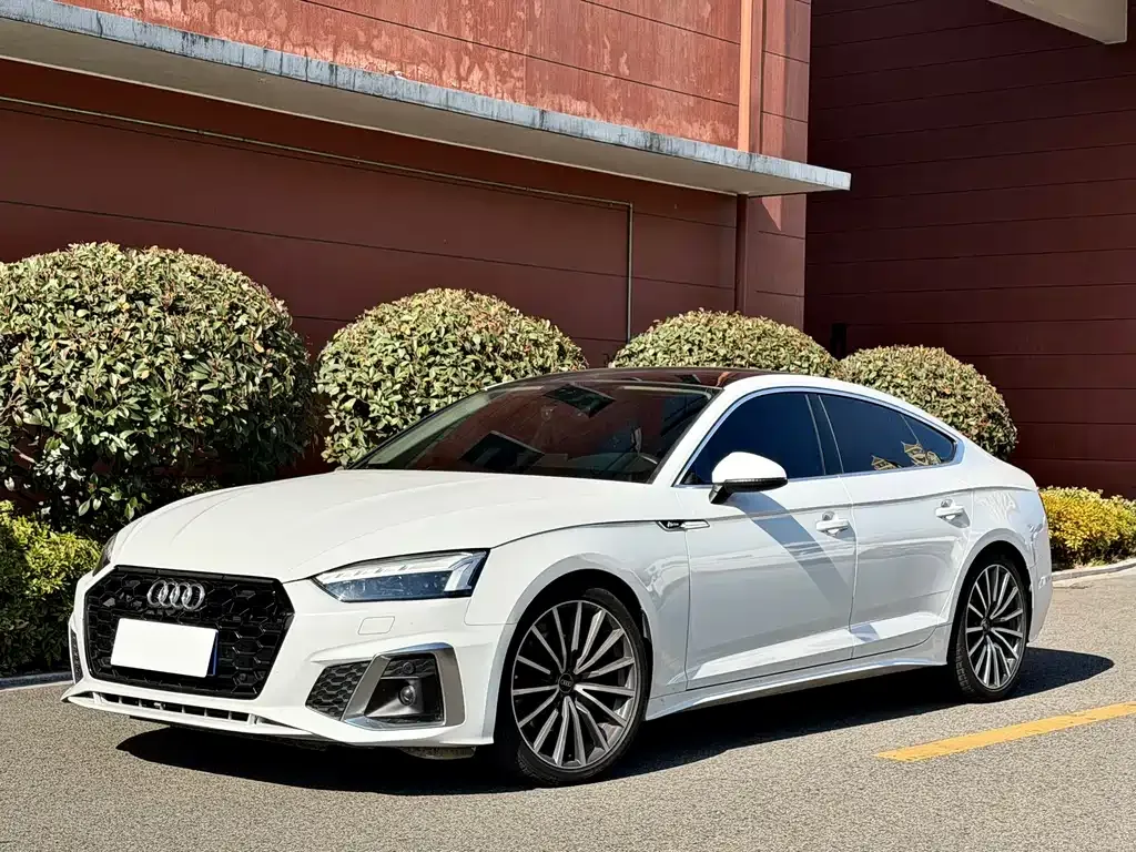 2023 Audi A5 Sportback 40 TFSI quattro Luxury Dynamic