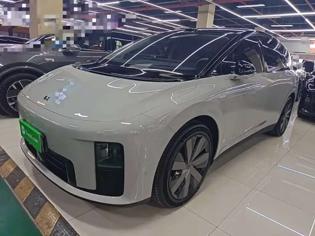 2025 Li Auto i8 Standard