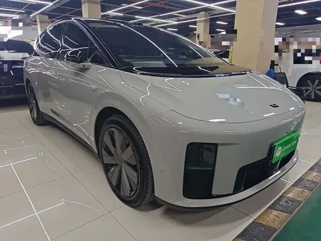 2025 Li Auto i8 Standard