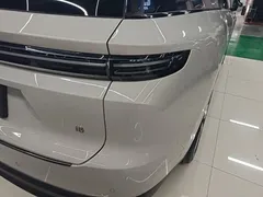 2025 Li Auto i8 Standard — фото 8