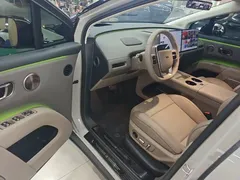 2025 Li Auto i8 Standard — фото 16