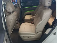 2025 Li Auto i8 Standard — фото 17