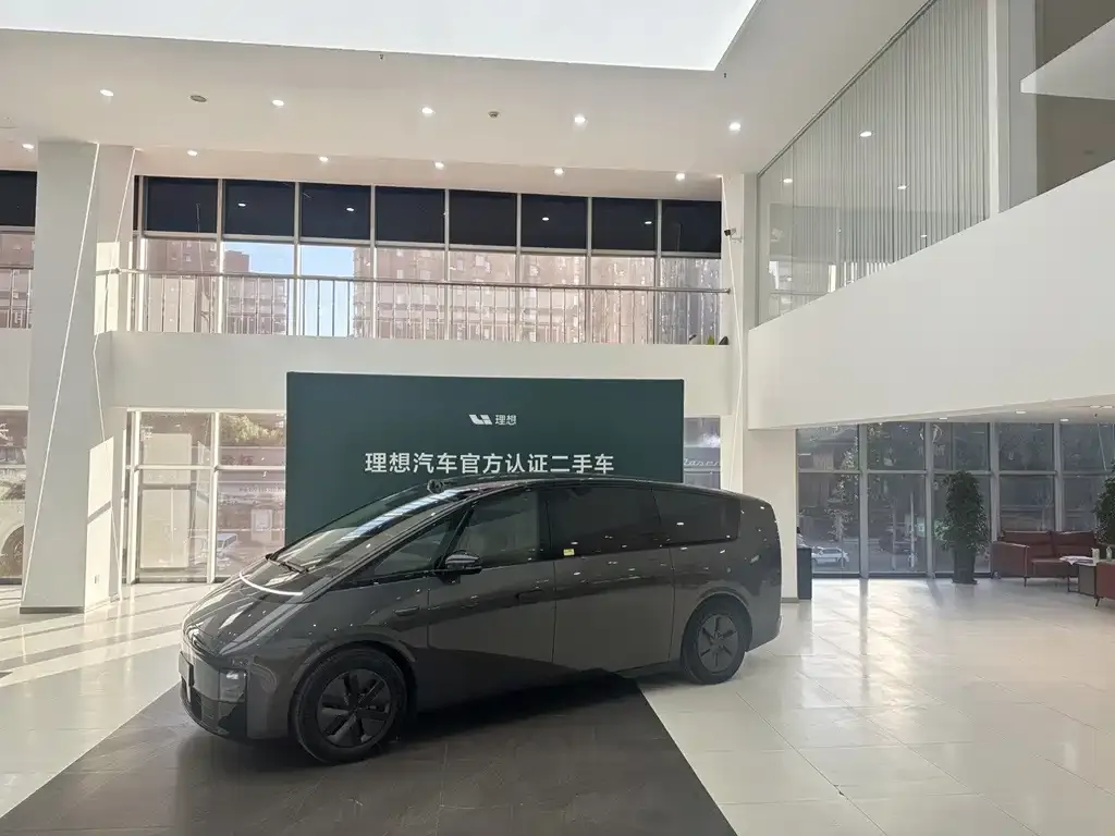 2024 Li Auto MEGA Ultra