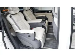 2025 Zeekr 009 6-Seat Executive 4WD 108kWh EV, белый — фото 8