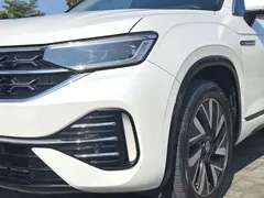 2023 Volkswagen Tayron 380TSI 4WD R-Line, белый — фото 11