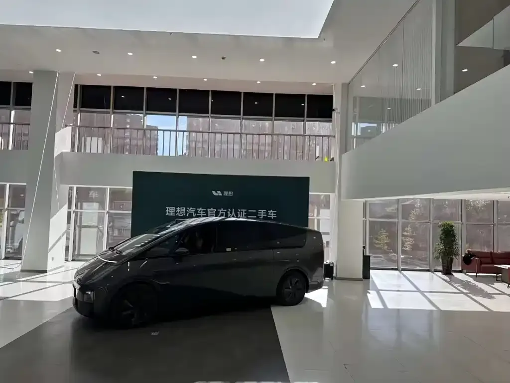 2024 Li Auto MEGA Ultra