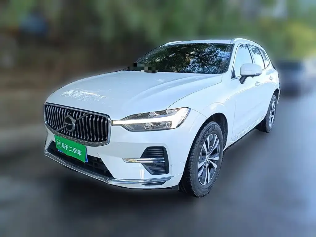 2023 Volvo XC60 4WD Luxury