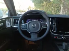 2023 Volvo XC60 4WD Luxury, белый — фото 11