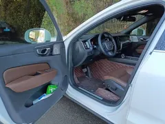 2023 Volvo XC60 4WD Luxury, белый — фото 17