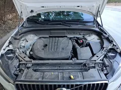 2023 Volvo XC60 4WD Luxury, белый — фото 21