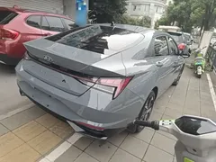 2022 Hyundai Elantra 1.5L CVT LUX Premium — фото 7