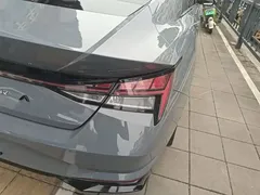 2022 Hyundai Elantra 1.5L CVT LUX Premium — фото 8