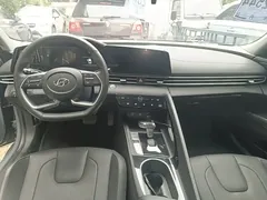2022 Hyundai Elantra 1.5L CVT LUX Premium — фото 10