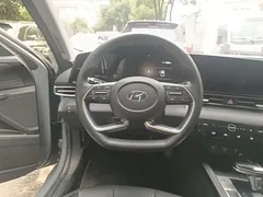 2022 Hyundai Elantra 1.5L CVT LUX Premium — фото 11