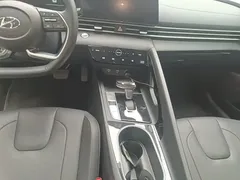 2022 Hyundai Elantra 1.5L CVT LUX Premium — фото 14