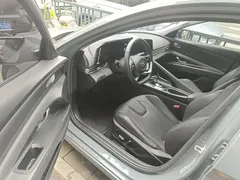 2022 Hyundai Elantra 1.5L CVT LUX Premium — фото 16