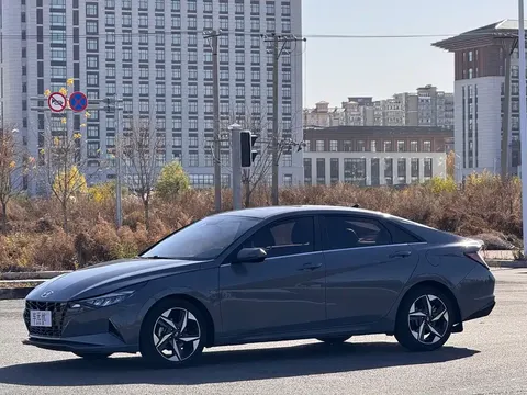 2022 Hyundai Elantra 240TGDi DCT LUX Premium
