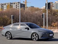 2022 Hyundai Elantra 240TGDi DCT LUX Premium — фото 3