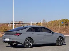 2022 Hyundai Elantra 240TGDi DCT LUX Premium — фото 4