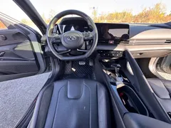 2022 Hyundai Elantra 240TGDi DCT LUX Premium — фото 14