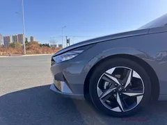 2022 Hyundai Elantra 240TGDi DCT LUX Premium — фото 18
