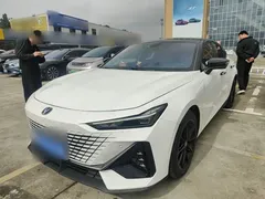 2023 Changan UNI-V 1.5T Premium, белый — фото 1