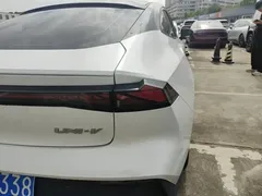 2023 Changan UNI-V 1.5T Premium, белый — фото 8