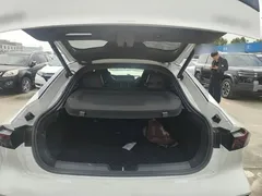 2023 Changan UNI-V 1.5T Premium, белый — фото 19