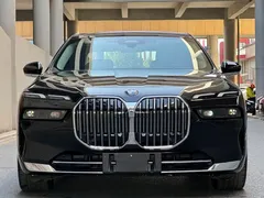 2023 BMW 7 Series 735Li Luxury Package, чёрный — фото 2