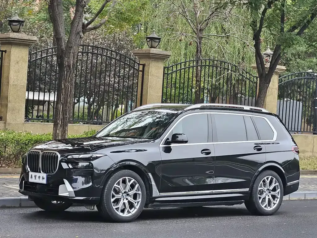 2023 BMW X7 xDrive40i Luxury Package