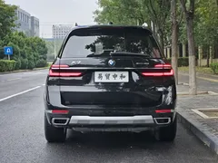 2023 BMW X7 xDrive40i Luxury Package, чёрный — фото 5