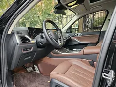 2023 BMW X7 xDrive40i Luxury Package, чёрный — фото 6