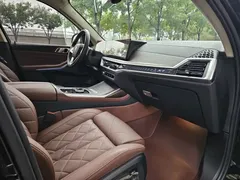 2023 BMW X7 xDrive40i Luxury Package, чёрный — фото 8