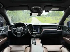 2021 Volvo XC60 4WD Luxury — фото 7