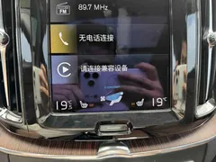 2021 Volvo XC60 4WD Luxury — фото 14