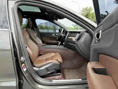 2021 Volvo XC60 4WD Luxury — фото 16